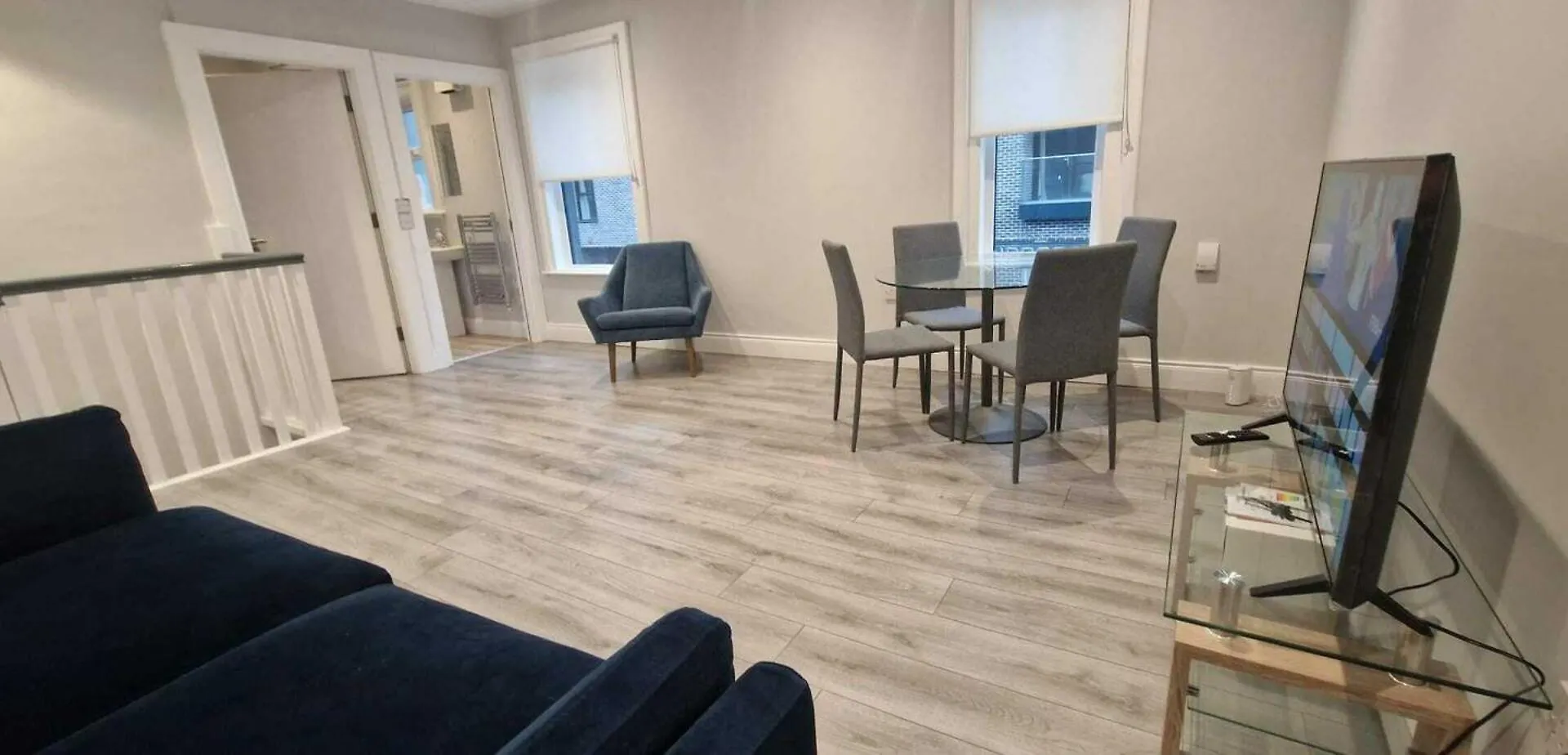 New Updated 2Bd In Prime Central Spot At Docklands 더블린 아일랜드
